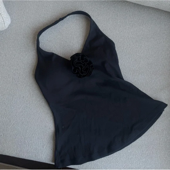 WISKII HALTER-NECK FLORAL TANK TOP BLACK - Picture 2 of 5